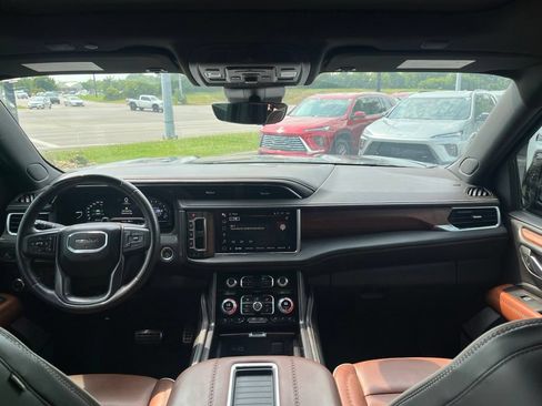 Used 2024 GMC Yukon Denali Ultimate AWD/4WD image 5