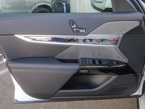Used 2026 BMW i7 eDrive50 w/ M Sport Package RWD image 17
