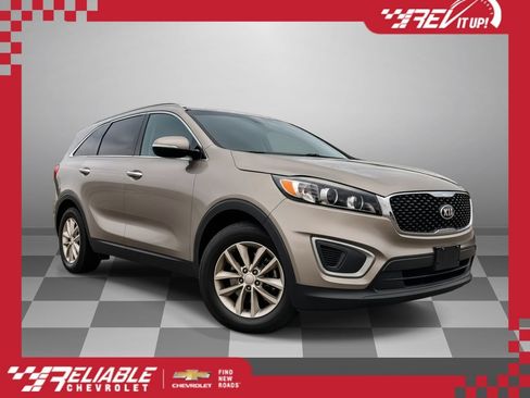 Used 2017 Kia Sorento FWD w/ LX Convenience Package image 1
