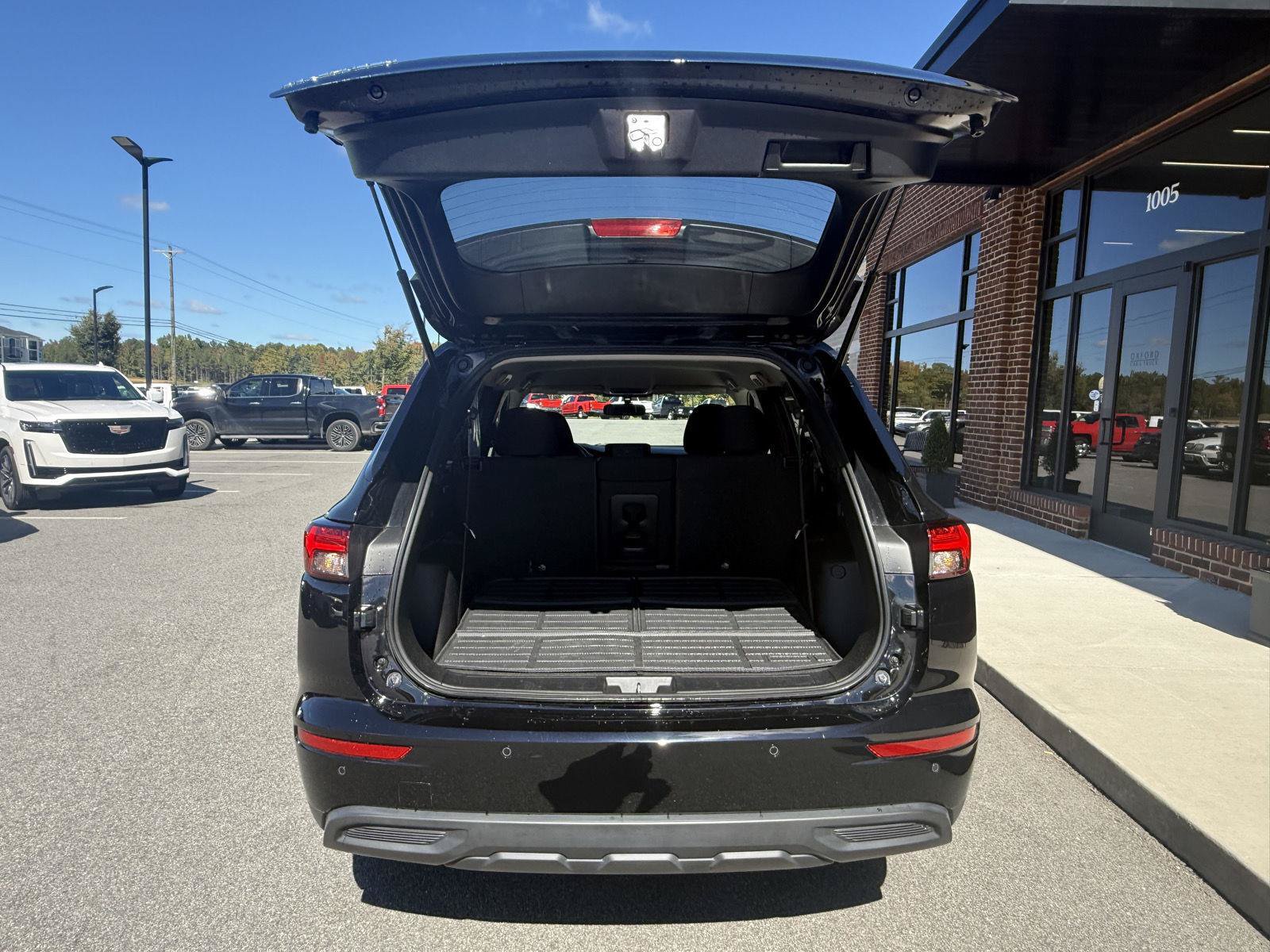 Used 2023 Mitsubishi Outlander ES FWD image 24