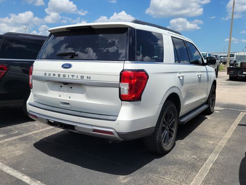 Used 2024 Ford Expedition XLT RWD image 5