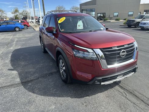 Certified 2023 Nissan Pathfinder SL image 3