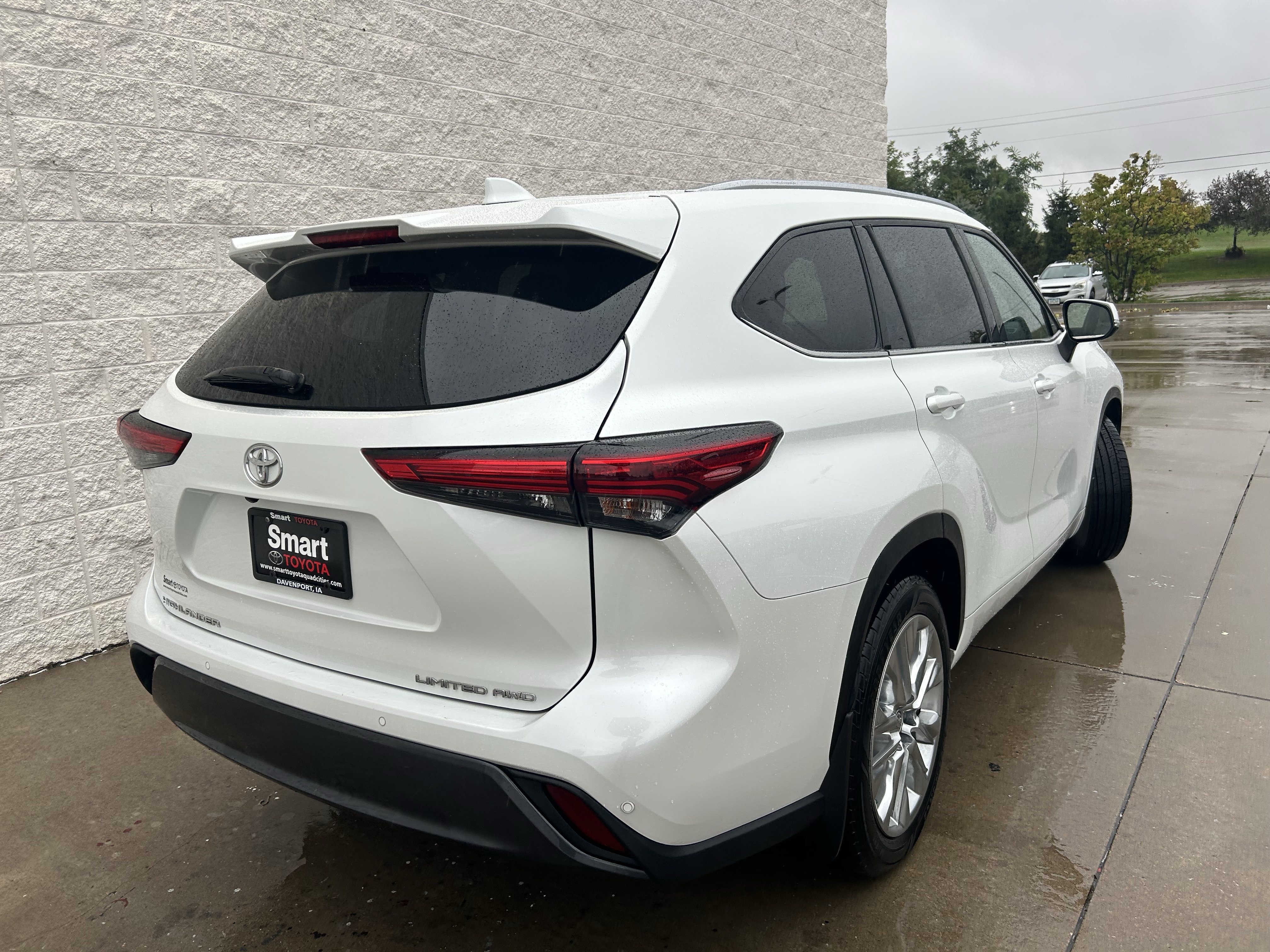 Used 2023 Toyota Highlander Limited AWD/4WD image 5