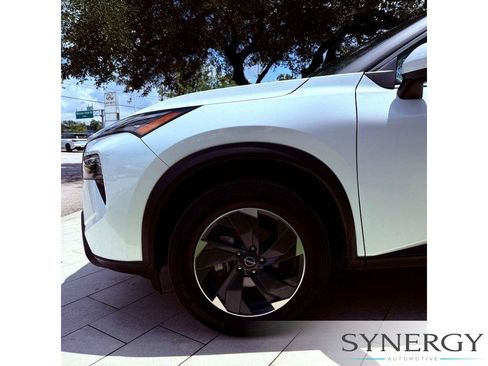 Used 2024 Nissan Rogue SV AWD/4WD image 9