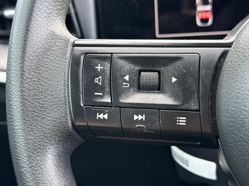 Used 2025 Nissan Kicks SV image 25