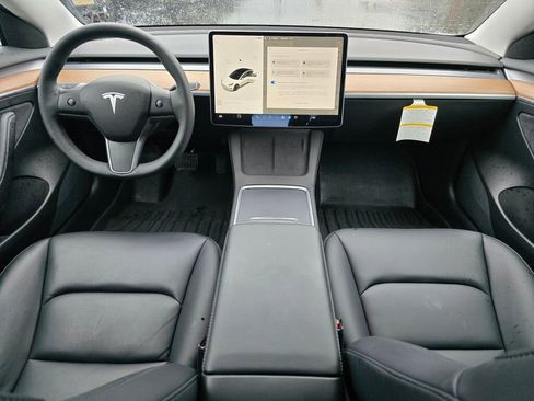Used 2021 Tesla Model 3 Standard Range Plus image 18