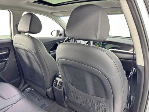 Used 2021 Kia Niro EX Premium w/ Cold Weather Package image 32