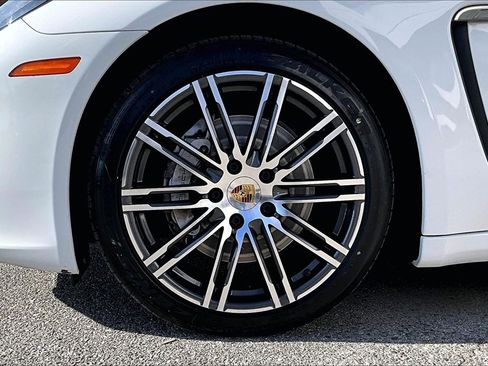 Used 2016 Porsche Panamera S image 34