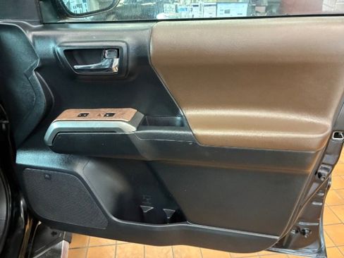 Used 2019 Toyota Tacoma Limited image 25