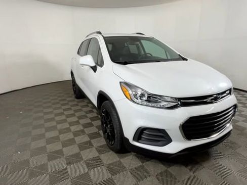 Used 2022 Chevrolet Trax LT w/ Driver Confidence Package AWD/4WD image 16
