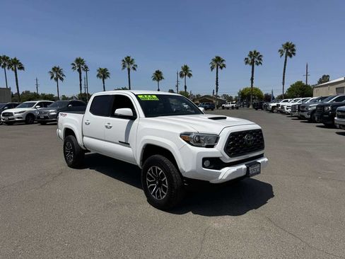 Used 2021 Toyota Tacoma TRD Sport w/ Technology Package image 2