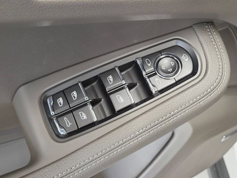 Certified 2026 Porsche Macan AWD/4WD image 15
