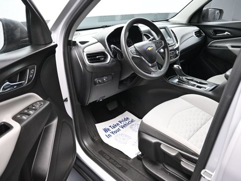 Used 2018 Chevrolet Equinox LS FWD image 9