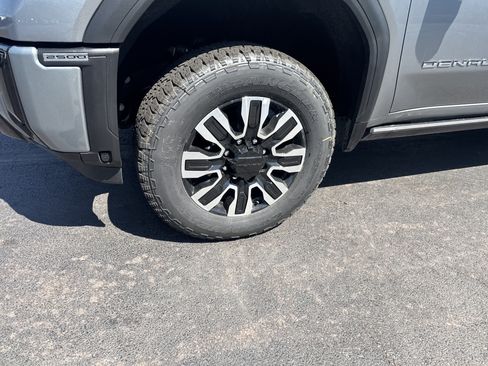 New 2026 GMC Sierra 2500 Denali Ultimate AWD/4WD image 11