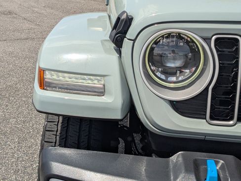 Used 2024 Jeep Wrangler Unlimited Sahara w/ Safety Group image 9