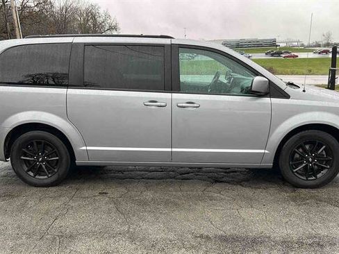 Used 2019 Dodge Grand Caravan GT FWD image 2