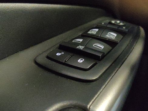 Used 2019 Jeep Cherokee Latitude Plus FWD image 27