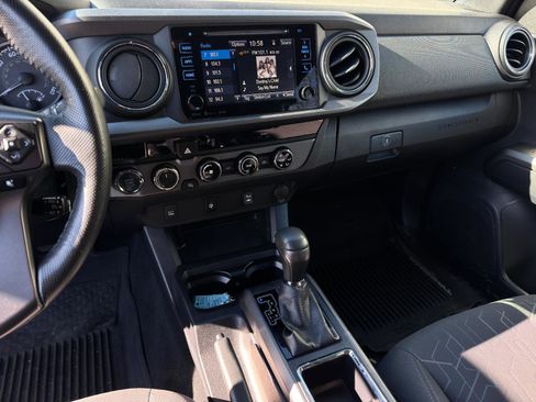 Used 2017 Toyota Tacoma TRD Off-Road image 22