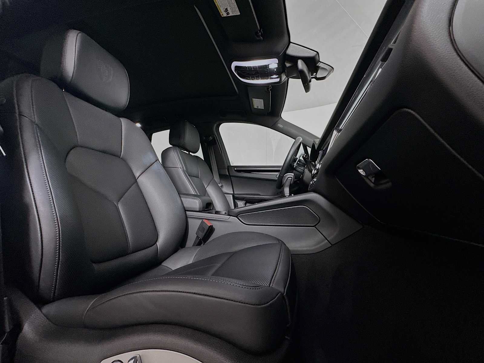 Certified 2026 Porsche Macan AWD/4WD image 29