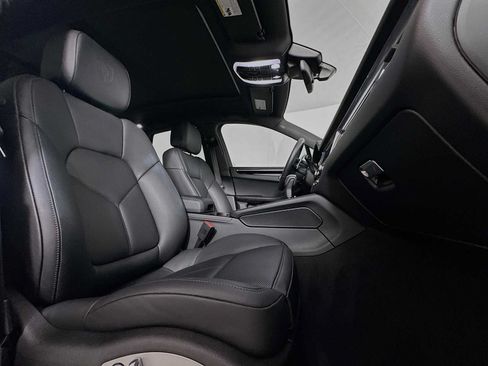 Certified 2026 Porsche Macan AWD/4WD image 29