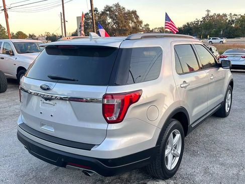 Used 2018 Ford Explorer XLT FWD image 6