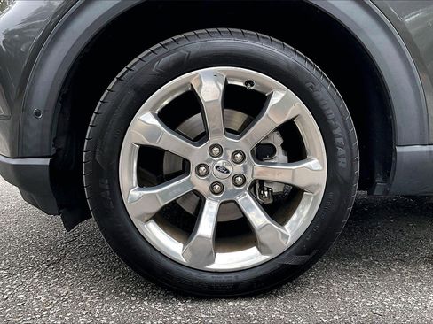 Used 2020 Ford Explorer Platinum w/ Premium Technology Package image 31