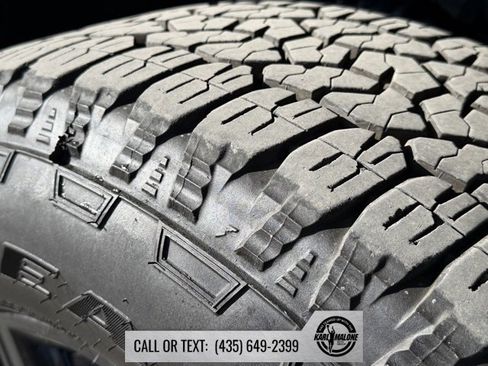 Used 2025 GMC Sierra 2500 AT4 image 9