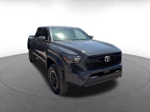 Used 2025 Toyota Tacoma TRD Off-Road AWD/4WD image 3