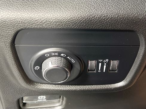 Used 2023 Jeep Grand Cherokee Altitude AWD/4WD image 10