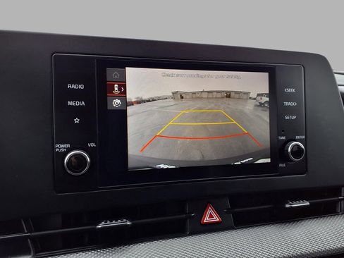 Used 2025 Kia Sportage LX image 6