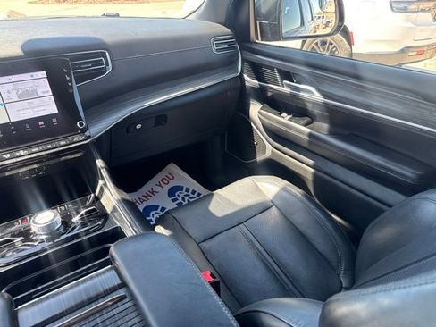 Certified 2023 Jeep Wagoneer Series III w/ Preferred Equipment Group AWD/4WD image 17