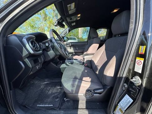 Used 2019 Toyota Tacoma TRD Off-Road w/ Technology Package AWD/4WD image 26