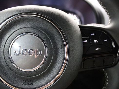 Used 2021 Jeep Renegade Latitude image 19