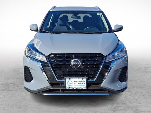 Used 2023 Nissan Kicks SV image 2