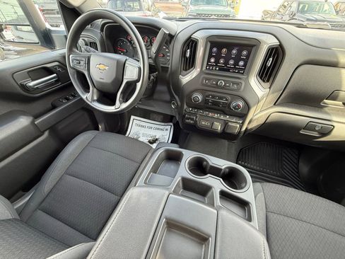 Used 2025 Chevrolet Silverado 2500 Custom w/ Custom Value Package image 6