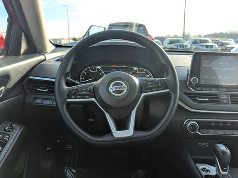 Used 2022 Nissan Altima 2.5 SV FWD image 18