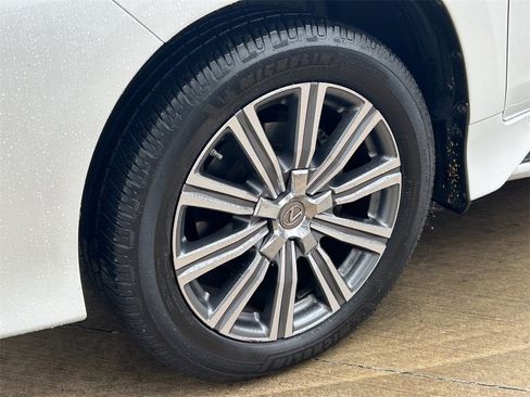 Used 2017 Lexus LX 570 4WD image 9