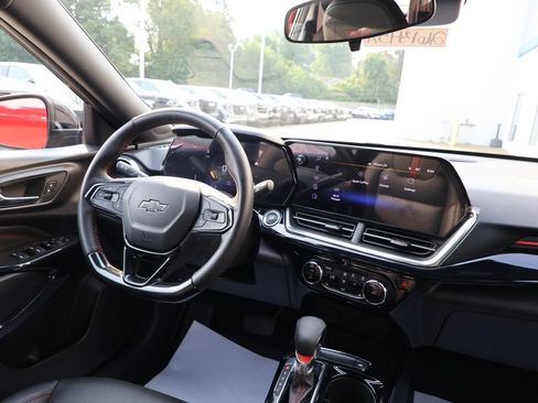 Used 2025 Chevrolet Trax RS w/ Driver Confidence Package FWD image 26
