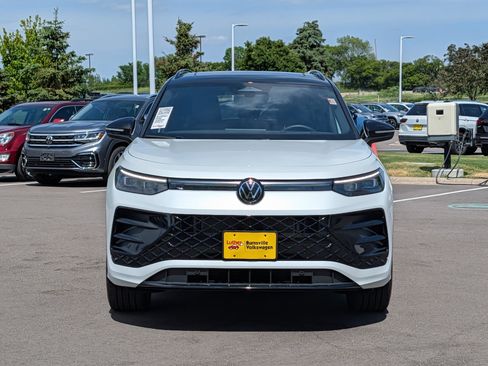 Used 2025 Volkswagen Tiguan SE R-Line AWD/4WD image 2