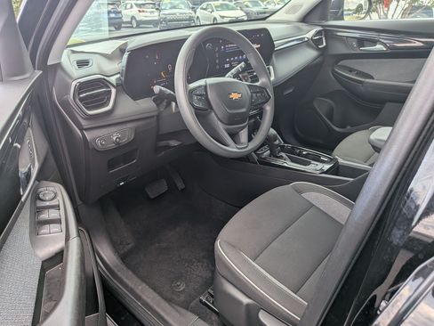 Used 2025 Chevrolet TrailBlazer LT AWD/4WD image 11