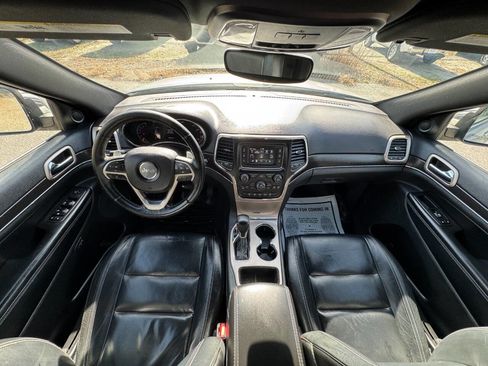 Used 2017 Jeep Grand Cherokee Limited image 16