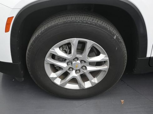 Used 2023 Chevrolet Traverse LS FWD image 9