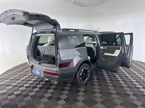 Used 2025 Hyundai Santa Fe SEL FWD image 18