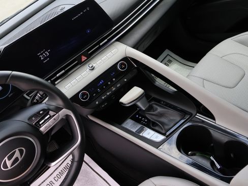 Used 2024 Hyundai Elantra Limited FWD image 24