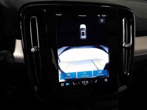 Used 2025 Volvo XC40 B5 Core image 27