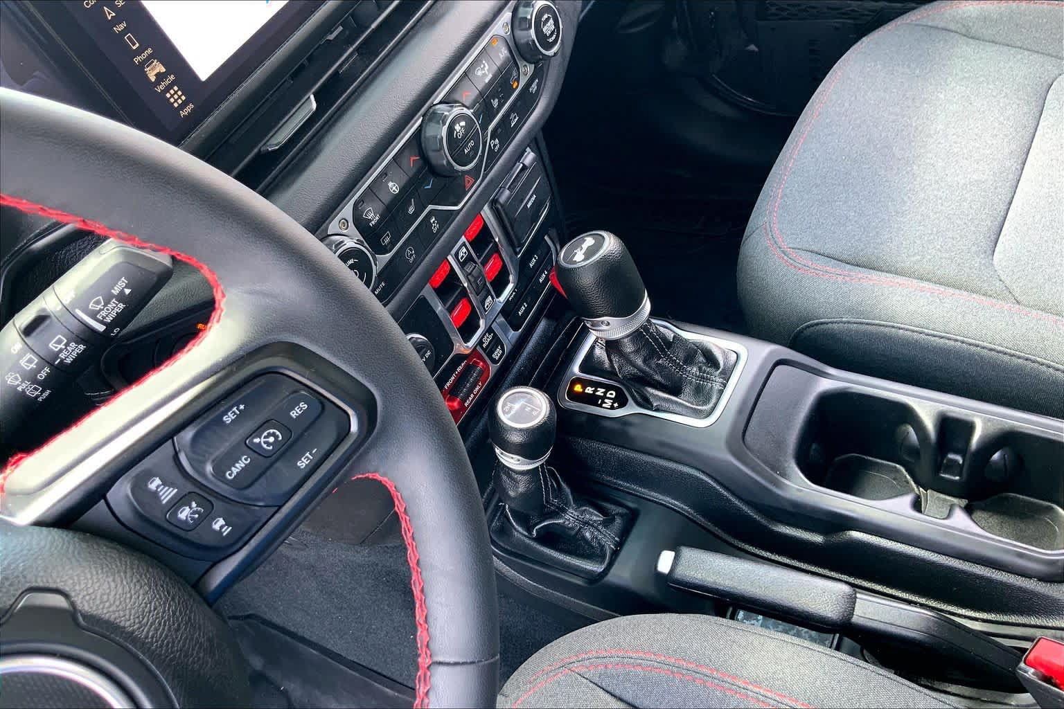Used 2024 Jeep Wrangler Unlimited Rubicon w/ Technology Group AWD/4WD image 15