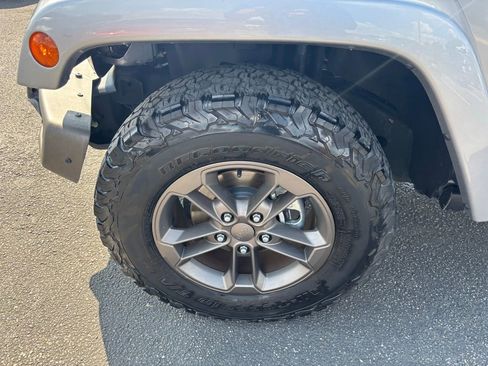 Used 2016 Jeep Wrangler Unlimited Sahara image 11