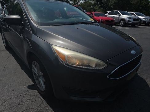 Used 2018 Ford Focus SE FWD image 8