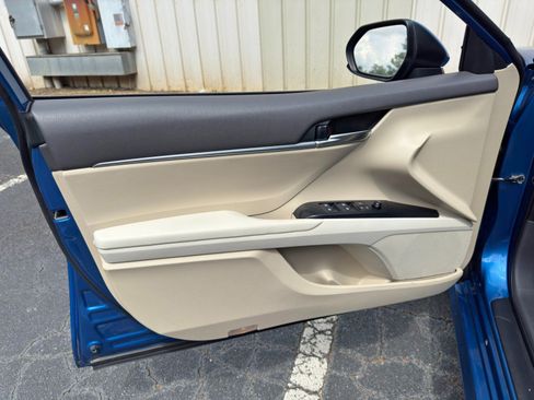 Used 2019 Toyota Camry LE FWD image 34