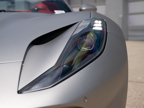 Used 2022 Ferrari 812 GTS RWD image 12